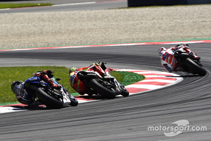 Mas logo Dovizioso e Iannone se estabeleceram na frente, com Lorenzo em terceiro e...