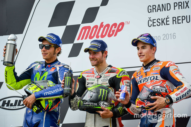 Podio: 1º Cal Crutchlow, 2º Valentino Rossi, 3º Marc Márquez