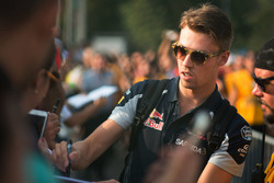 Daniil Kvyat, Scuderia Toro Rosso signs autographs for the fans