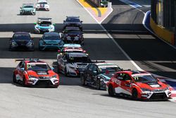 Sergey Afanasyev, SEAT León, Team Craft-Bamboo LUKOIL; Attila Tassi, Seat Leon, B3 Racing Team Hungary; Gianni Morbidelli, Honda Civic TCR, WestCoast Racing and James Nash, Seat Leon Team Craft-Bamboo LUKOIL 