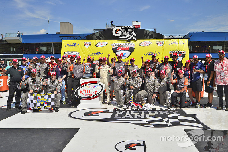 Ganador de la carrera Daniel Suárez, Joe Gibbs Racing Toyota