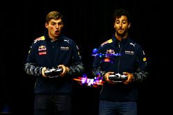 Daniel Ricciardo, Red Bull Racing et Max Verstappen, Red Bull Racing lors d'une course de drones