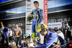 Des fans de Valentino Rossi, Yamaha Factory Racing