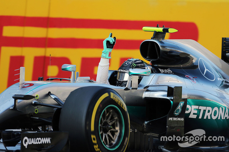 Premier "grand chelem" pour Rosberg