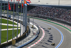 Kevin Magnussen, Renault Sport F1 Team RS16 leads team mate Jolyon Palmer, Renault Sport F1 Team RS16