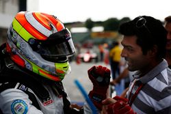 Arjun Maini, Jenzer Motorsport celebrates with karun chandhok