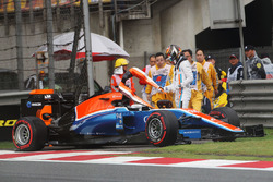 Pascal Wehrlein, Manor Racing MRT05 crash