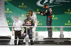 Podium: winner Lewis Hamilton, Mercedes AMG F1, second place Daniel Ricciardo, Red Bull Racing, third place Max Verstappen, Red Bull Racing celebrate with champagne