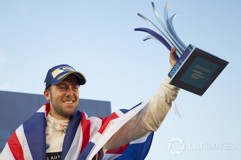 Podio: ganador de la carrera Sam Bird, DS Virgin Racing