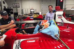 Rinus van Kalmthout schuimt een stoeltje bij Belardi Auto Racing