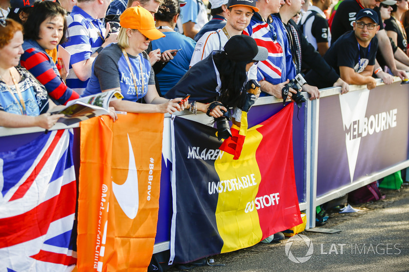 Fans' flag in support of Stoffel Vandoorne, McLaren