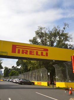 Вывеска Pirelli