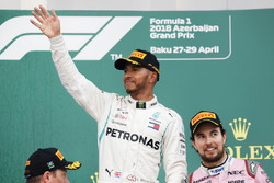 Podyum: 2. Kimi Raikkonen, Ferrari, yarış galibi Lewis Hamilton, Mercedes AMG F1, 3. Sergio Perez, Force India