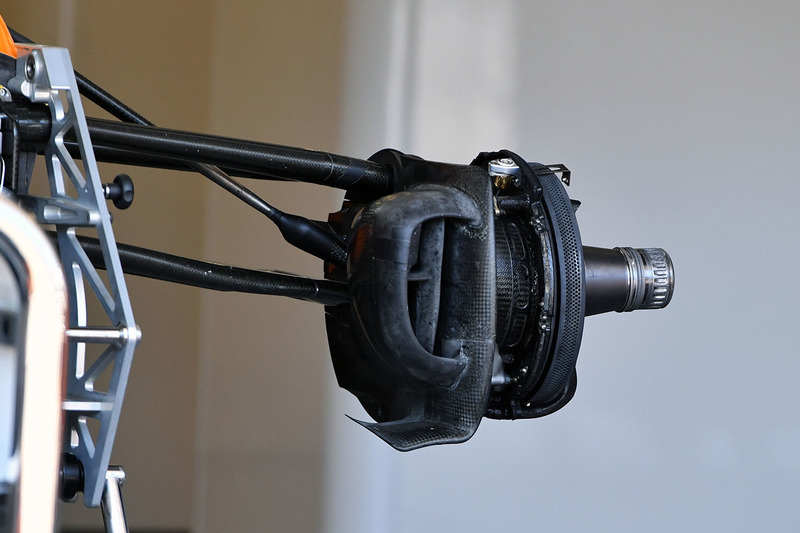McLaren MCL33 front wheel hub