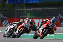 Marco Melandri, Aruba.it Racing-Ducati SBK Team, Lorenzo Savadori, Milwaukee Aprilia