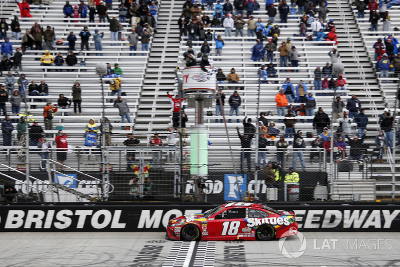 Kyle Busch, Joe Gibbs Racing se lleva la victoria