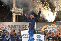 Martin Truex Jr., Furniture Row Racing, Toyota Camry Auto-Owners Insurance celebrates