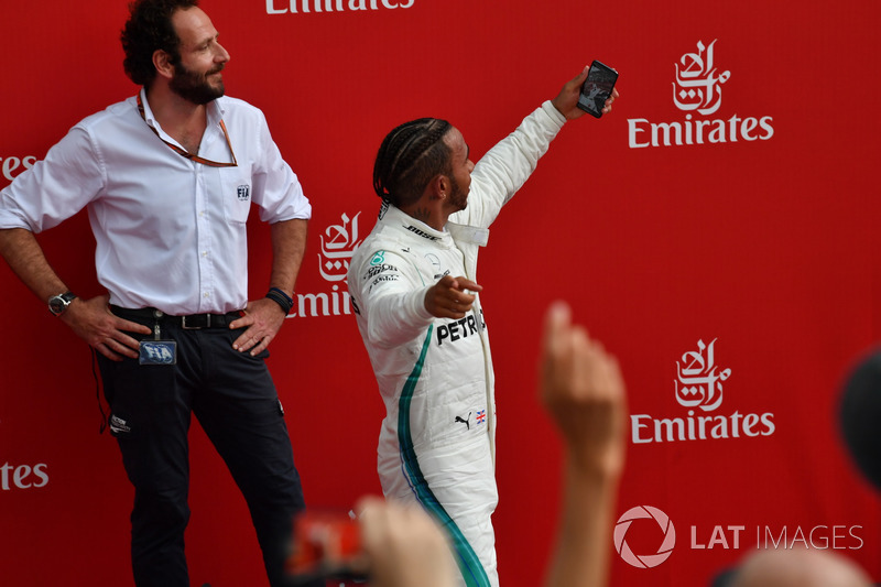 Победитель Льюис Хэмилтон, Mercedes AMG F1