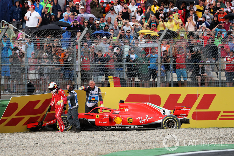 Sebastian Vettel, Ferrari SF71H choca y queda fuera de la carrera