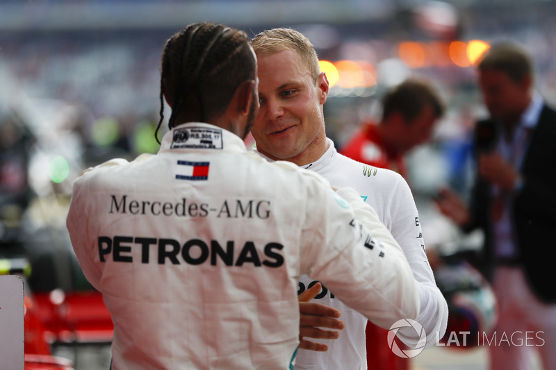 Lewis Hamilton, Mercedes AMG F1, y Valtteri Bottas, Mercedes AMG F1