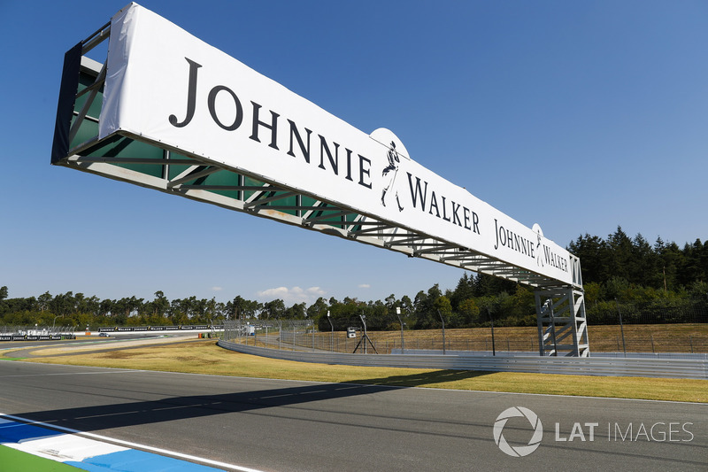 Papan sponsor, Johnnie Walker