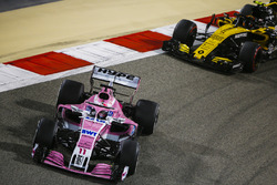 Sergio Perez, Force India VJM11 Mercedes, Carlos Sainz Jr., Renault Sport F1 Team R.S. 18