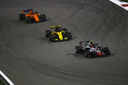 Kevin Magnussen, Haas F1 Team VF-18 Ferrari, Nico Hulkenberg, Renault Sport F1 Team R.S. 18, and Fernando Alonso, McLaren MCL33 Renault