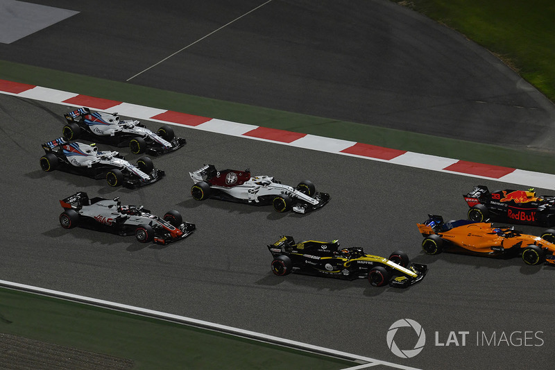 Marcus Ericsson, Sauber C37 at the start of the race