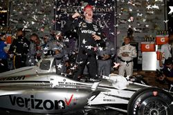 Il vincitore della gara Josef Newgarden, Team Penske Chevrolet