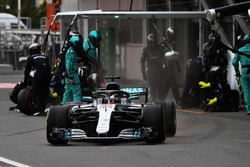 Lewis Hamilton, Mercedes-AMG F1 W09 EQ Power+ pit stop