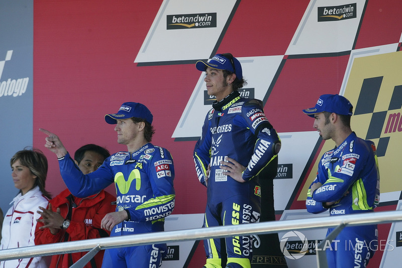 Podio: Valentino Rossi, Sete Gibernau, Honda, Marco Melandri, Honda