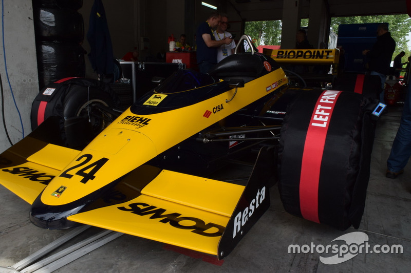 Minardi M187