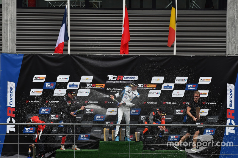 Podium: Winner Kris Richard, Target Competition Hyundai i30 N TCR, second place Julien Briché, JSB C