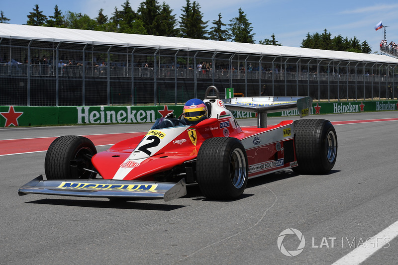 Jacques Villeneuve, conduce el Ferrari 312T3 en el cual su padre ganó el GP de Canadá de 1978