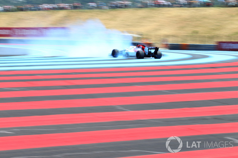 Авария и пожар: Маркус Эрикссон, Alfa Romeo Sauber C37