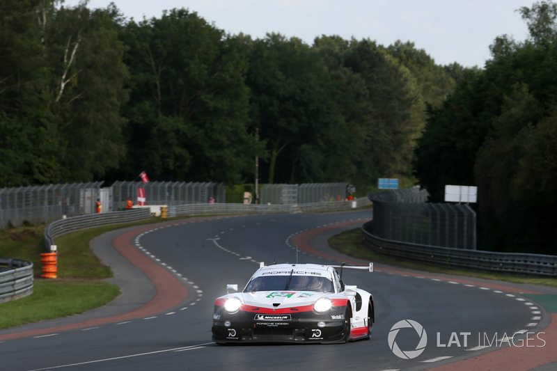 #94 Porsche GT Team Porsche 911 RSR: Romain Dumas, Timo Bernhard, Sven Müller