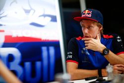 Brendon Hartley, Toro Rosso., talks to the press