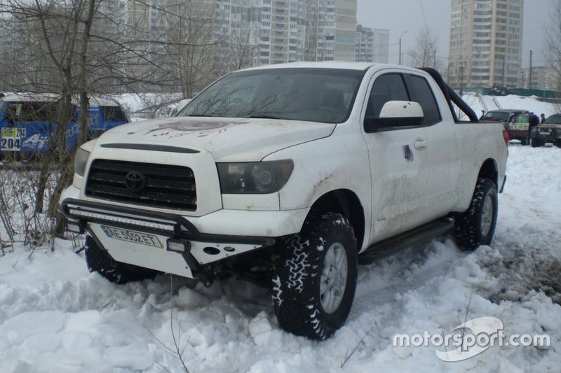 Велетенських розмірів Toyota Tundra Олександра Чигринського та Романа Мірошниченко
