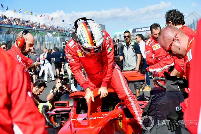 Sebastian Vettel, Ferrari SF71H en la parrilla