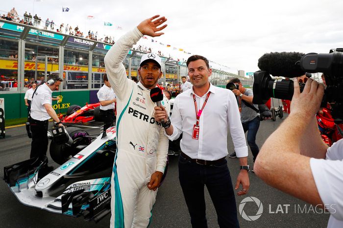 Lewis Hamilton, Mercedes AMG F1, celebrates taking pole position alongside Will Buxton on the pit straight