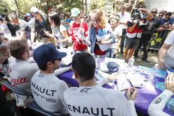 Sébastien Buemi, Renault e.Dams, Nicolas Prost, Renault e.Dams alla sessione autografi