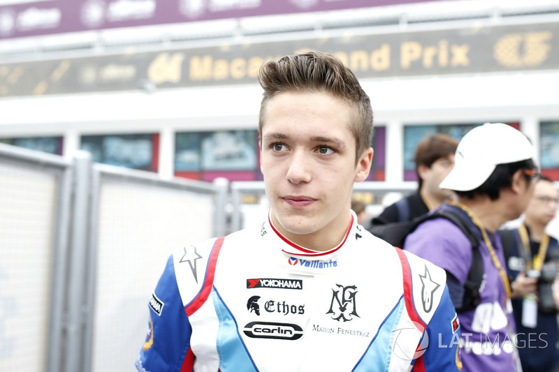 Sacha Fenestraz, Vaillante-Carlin