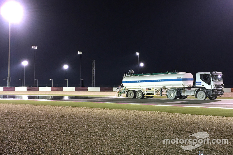 Preparativos para pista mojada
