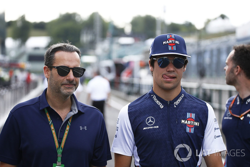 Lance Stroll, Williams, cammina lungo il circuito