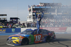 Kyle Busch, Joe Gibbs Racing, Toyota Camry M&M's Caramel