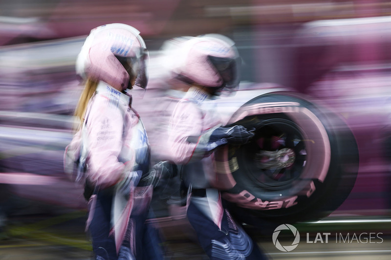 Sergio Pérez, Force India VJM11, pit stop