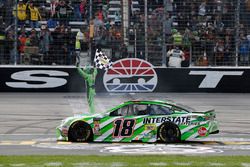 Race winner Kyle Busch, Joe Gibbs Racing, Toyota Camry Interstate Batteries