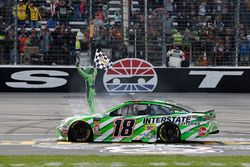 Race winner Kyle Busch, Joe Gibbs Racing, Toyota Camry Interstate Batteries