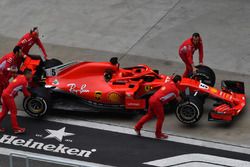 Ferrari mechanoics with Ferrari SF71H in pit lane