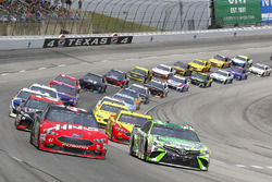 Kyle Busch, Joe Gibbs Racing, Toyota Camry Interstate Batteries restart